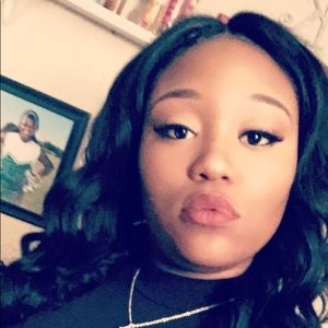 Meet your Posher, Monay